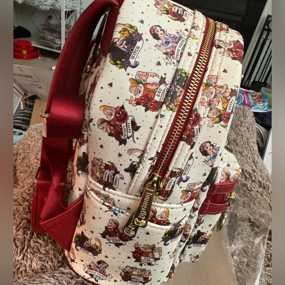 NWT Loungefly Snow White tattoo backpack - Picture 4 of 12